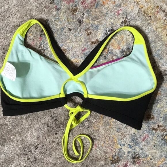 Nike sports bra. New - Picture 2 of 3